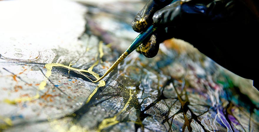 Художник создает потрясающие портреты совы из хаотичных брызг красок-2