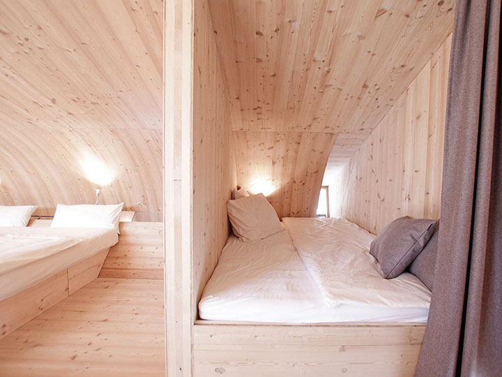Маленькой деревянный дом в Австрийских Альпах - Ufogel15