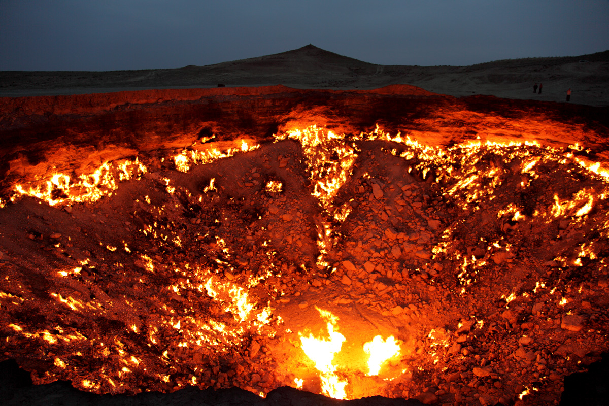 Дарваза - газовый кратер в Туркменистане, который непрерывно горит с 1971 года (2)