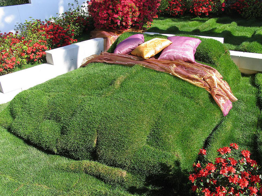 Зелёная кровать