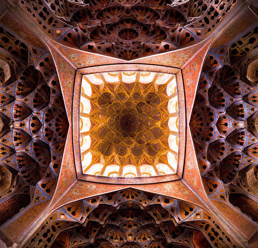 Завораживающие интерьеры мечетей в фотографиях Мохаммада Ганжи-19