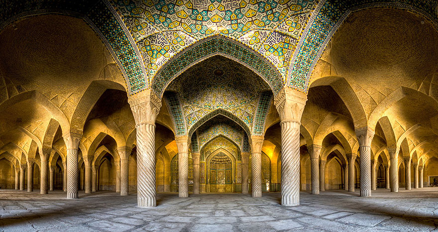 Завораживающие интерьеры мечетей в фотографиях Мохаммада Ганжи-17