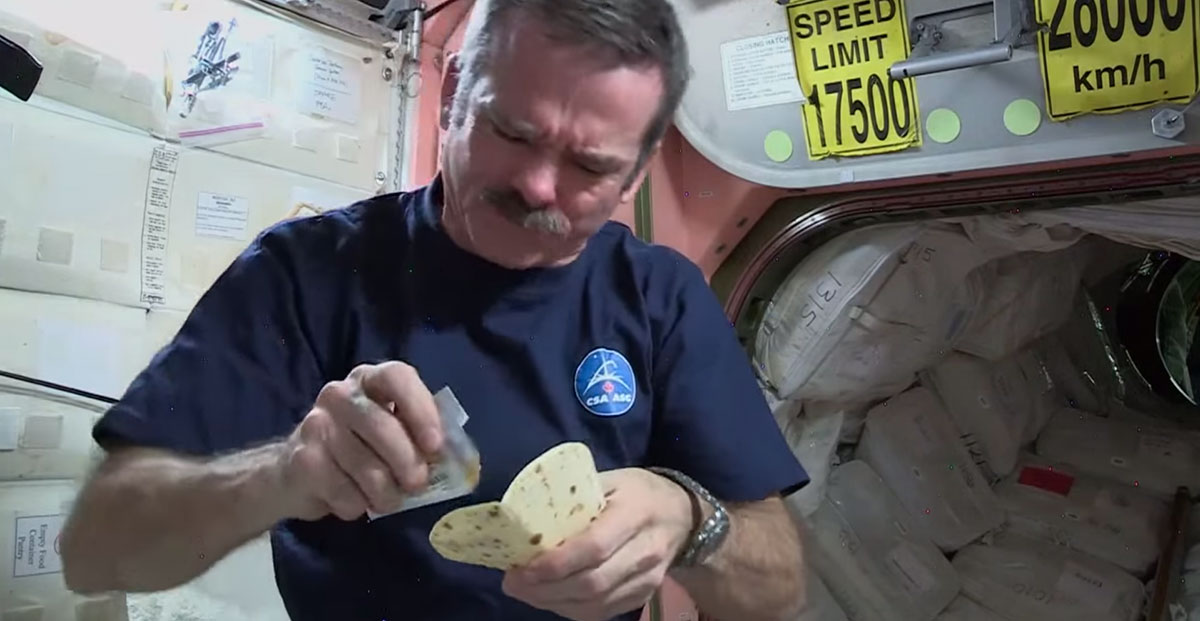 Как космонавт делает бутерброд