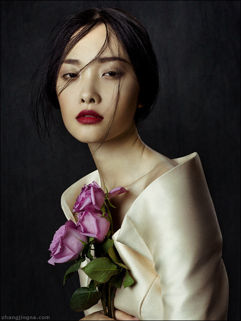 Красивые женские портреты от Чжан Джингна