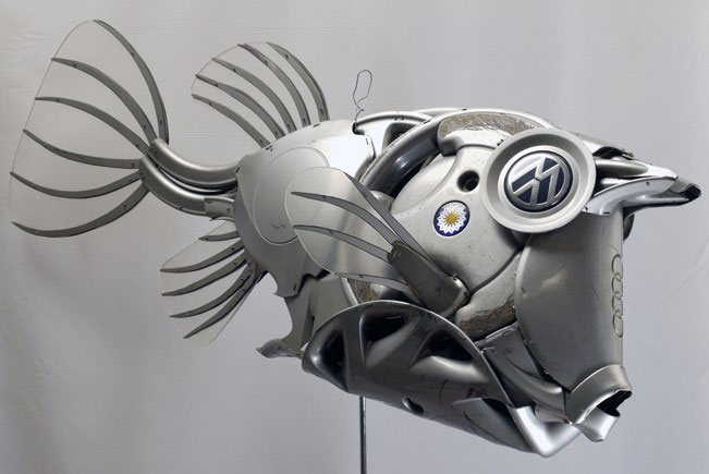 Скульптуры из автомобильных дисков от Птолемея Элрингтона-cowfish