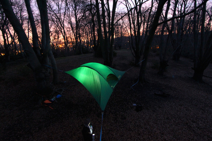 Инновационная подвесная палатка, чтобы спать на деревьях