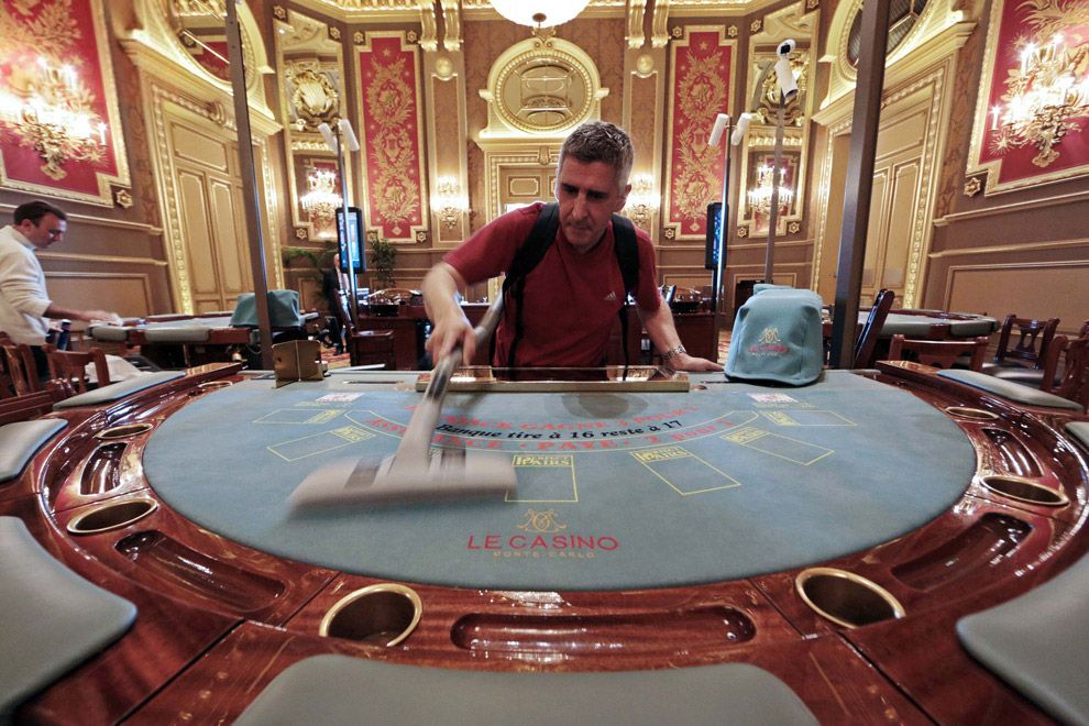 Уникальный фоторепортаж из казино Монте-Карло в Монако