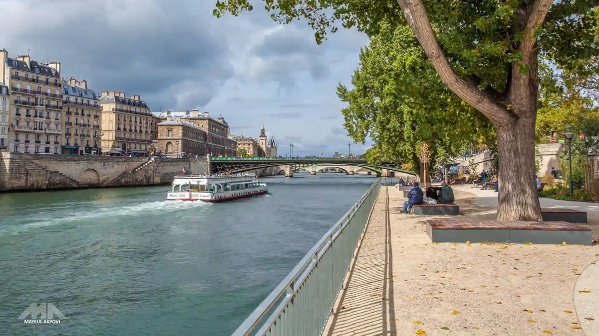 Красивая экскурсия по Парижу за две минуты в видео stop motion