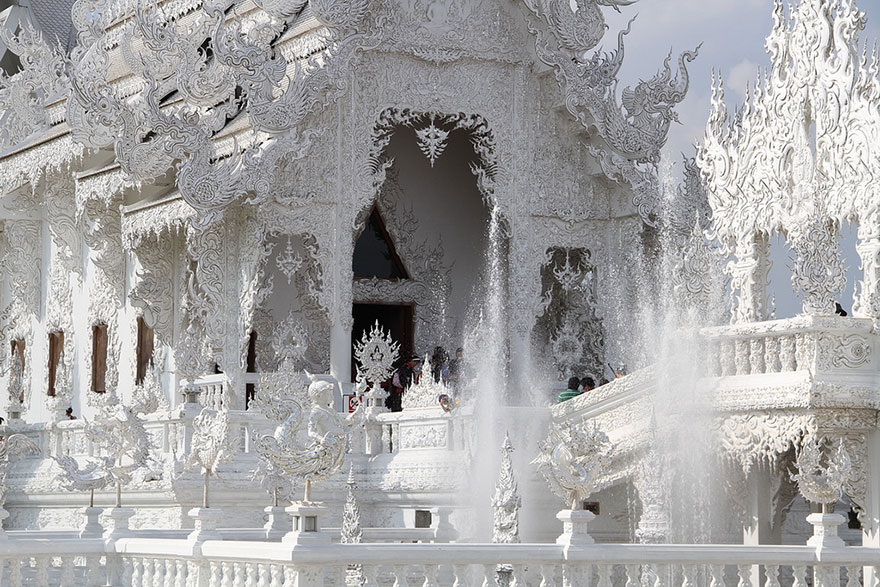 Белый храм в Таиланде-20