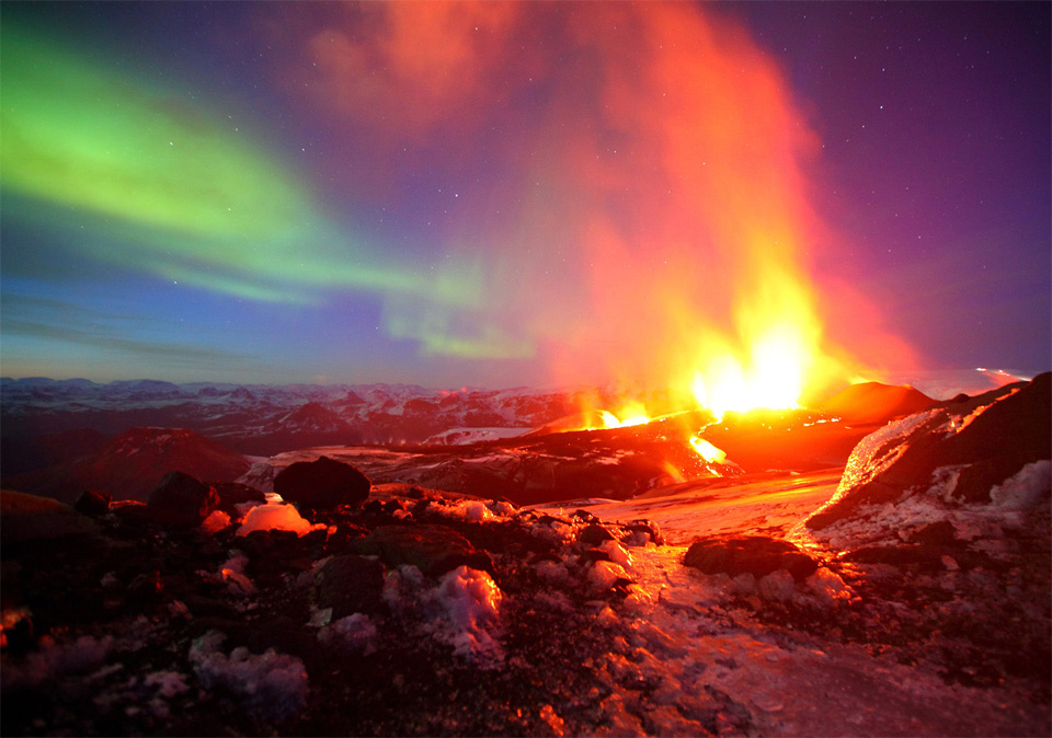 erupting-volcano-with-northern-light-iceland