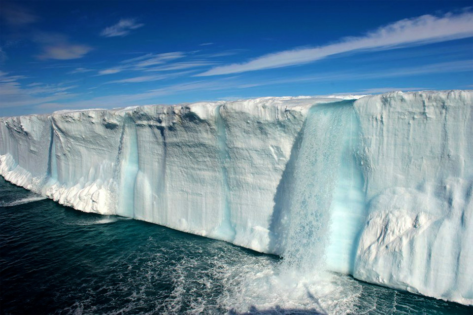 12amazing-glacial-waterfalls