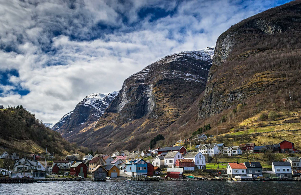 Роскошные пейзажи Норвегии 22village-in-the-fjords-norway