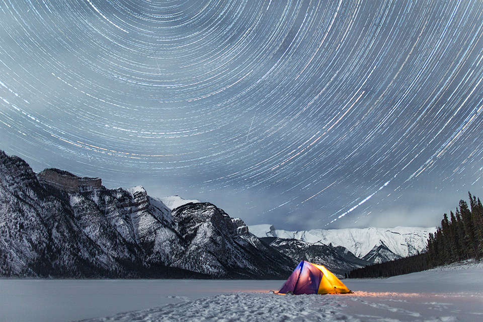 32star-trails-above-rocky-mountains