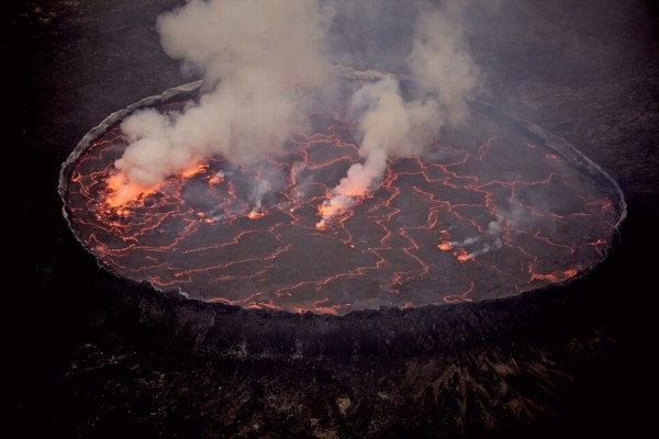Озеро лавы вулкана Ньирагонго