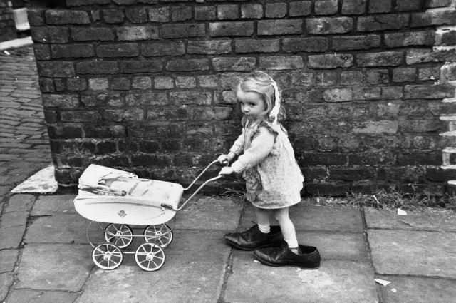 Обаяние трущоб Манчестера в фотографиях Ширли Бейкер 1960-х годов