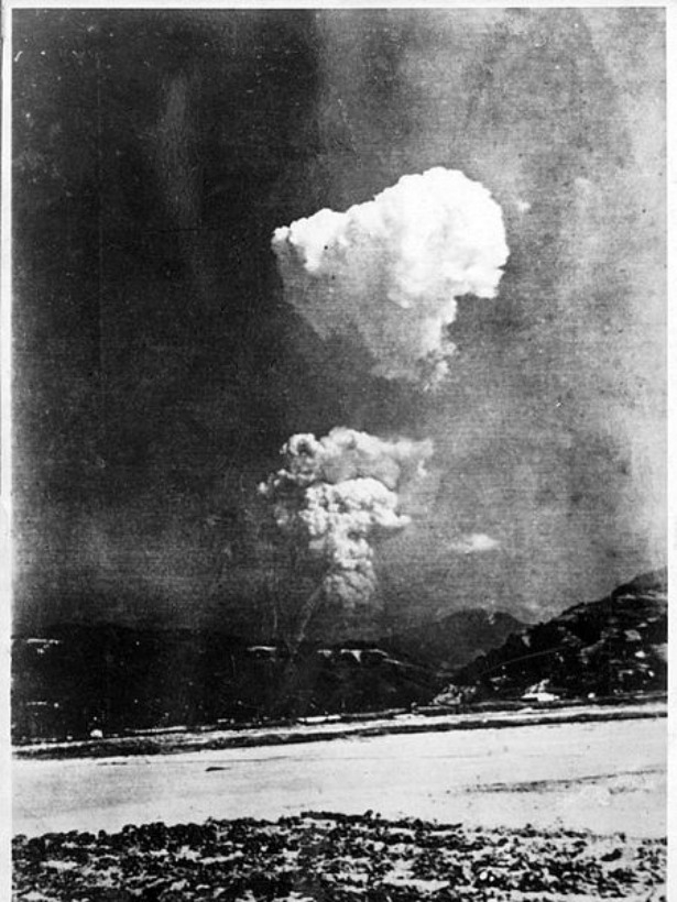 Уникальная фотография ядерного гриба над Хиросимой