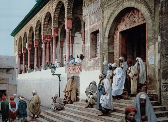 Залитые солнцем улицы и шумные базары Туниса в цветных открытках 1899 года