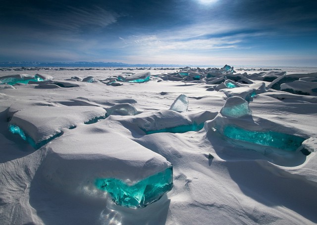 Невероятный бирюзовый лёд озера Байкал в пейзажных фотографиях Алексея Трофимова