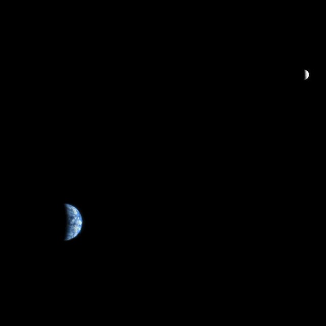 Земля и Луна в одном кадре, снятом с Марса