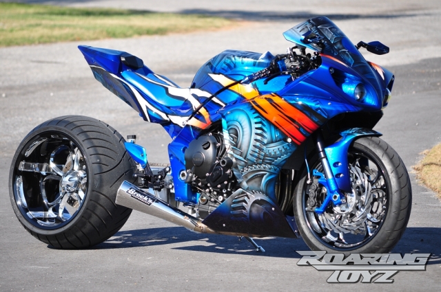 Мощный мотоцикл Roaring Toyz Yamaha R1