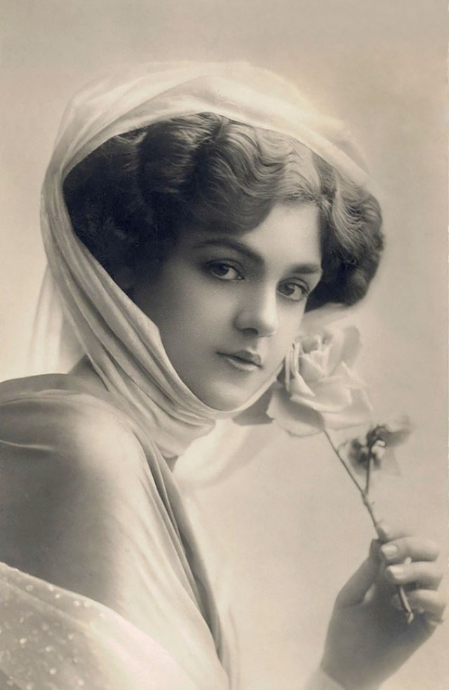 Женская красота 100 лет назад. Старинные открытки 1900-1910 годов