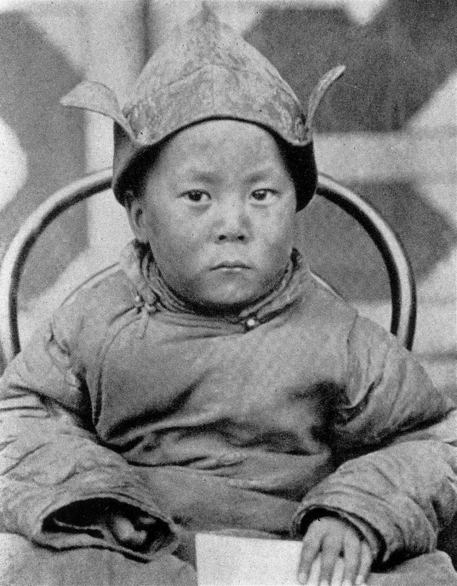 Далай-ламе исполнилось 80 лет. А вот как он выглядел с четырёх до двадцати трёх лет (ранние фотографии 1935-1959)