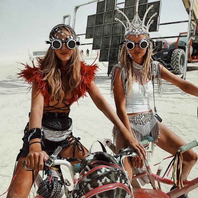 Безудержный креатив в фотографиях с фестиваля Burning Man 2018