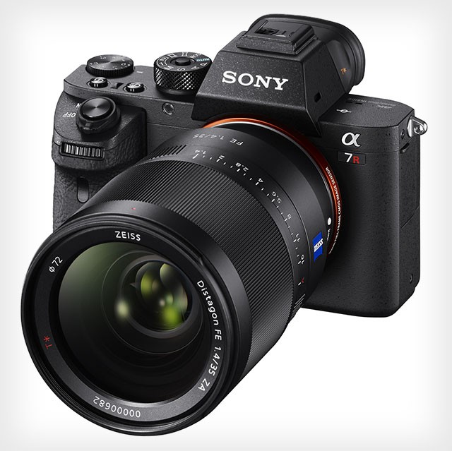 Sony Alpha 7R II – первый в мире системный фотоаппарат оснащённый полнокадровым датчиком с обратной подсветкой