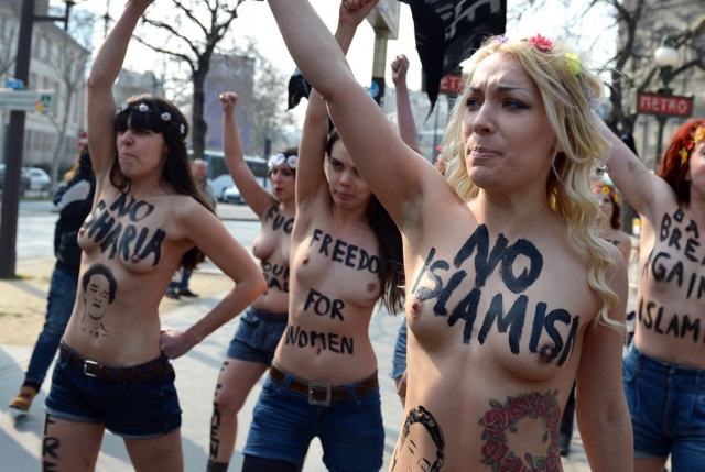 Фемен (Femen) устроили