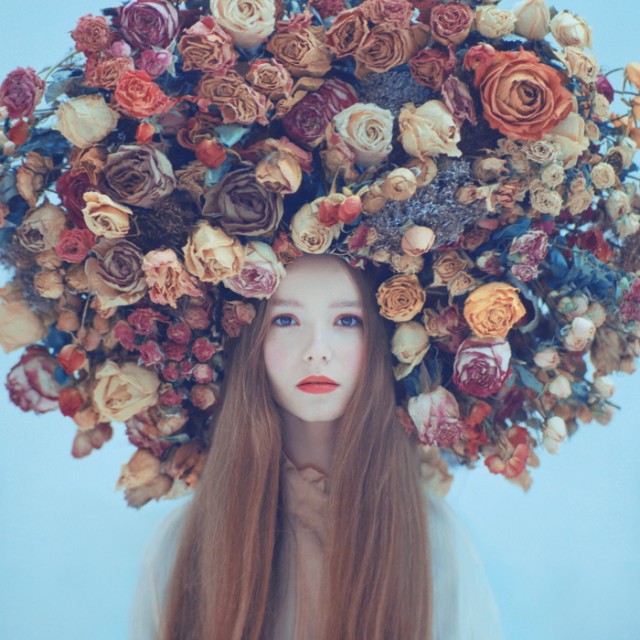 Женщины с цветочными коронами - 42 портрета