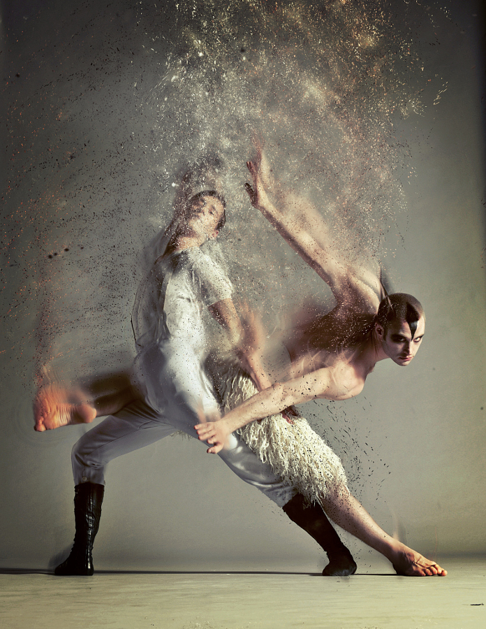 Фотографии, в которых танцоры растворяются в движениях
