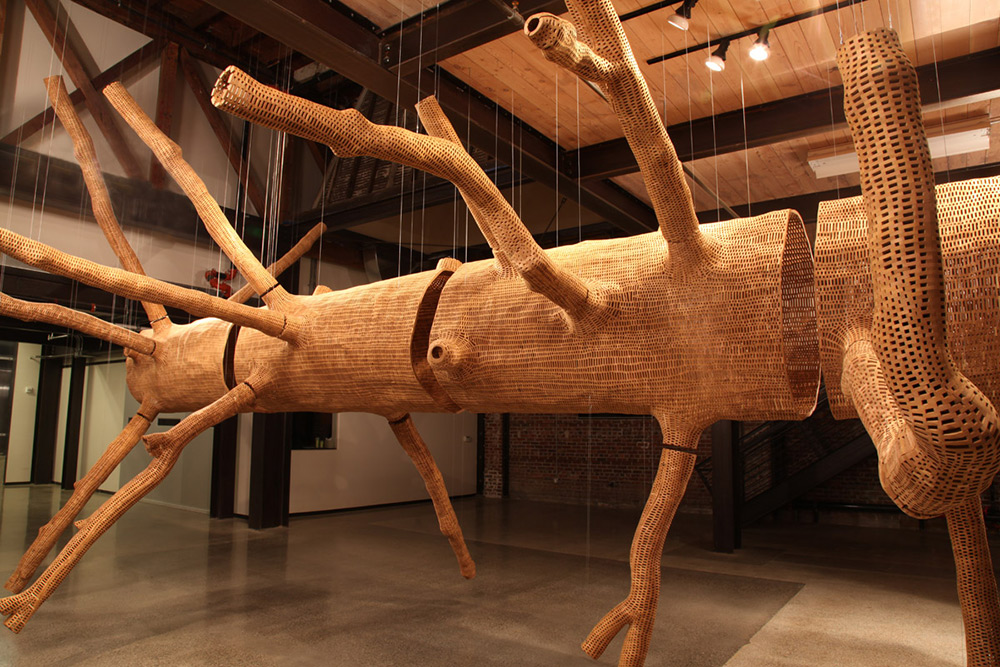 Гигантская скульптура 140-летнего дерева-2