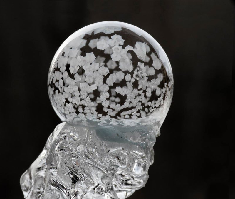 Что произойдёт, если надуть мыльные пузыри на морозе - фото (11)
