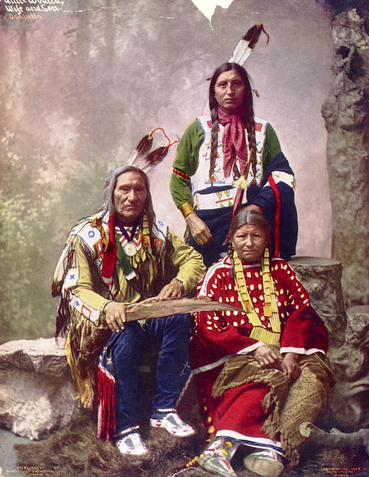 Вождь Маленькая Рана с семьёй. Оглала лакота, 1899, Heyn Photo