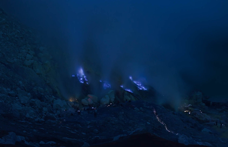 Невероятная голубая лава вулкана Кавах Иджен