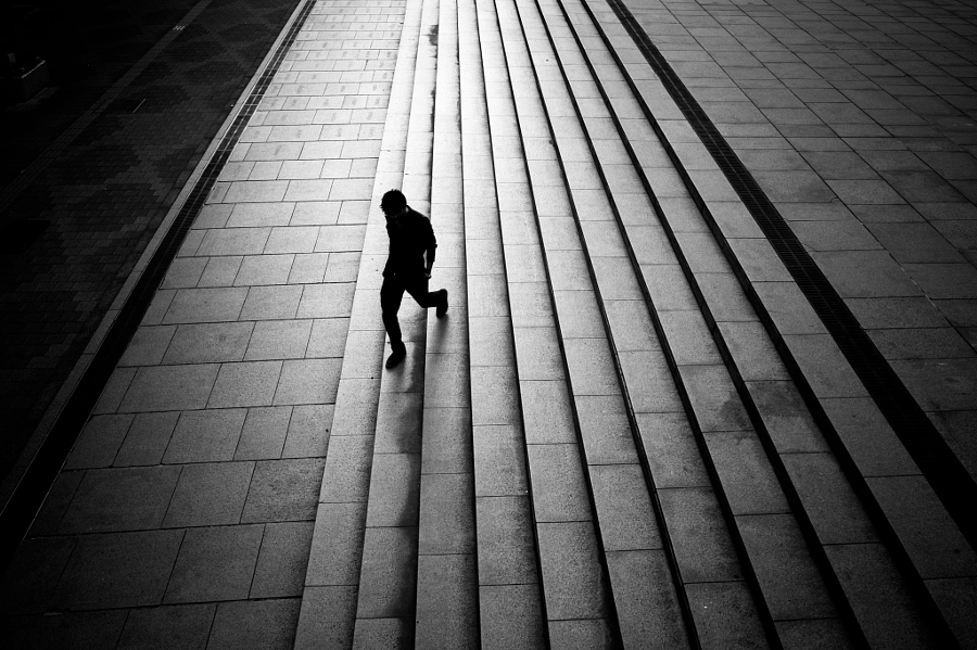 Магнетизм чёрно-белых уличных фотографий Джуничи Хакояма