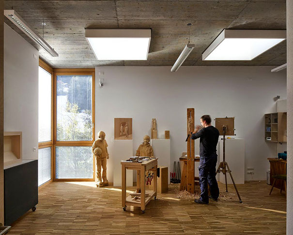 Невероятно реалистичные деревянные скульптуры людей-13