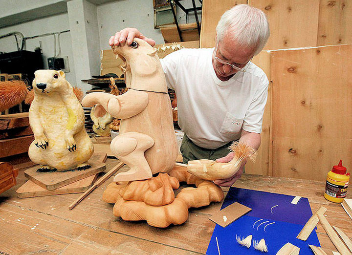 Потрясающие и реалистичные скульптуры животных из сибирского кедра - 16