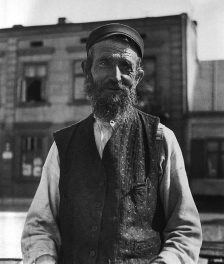 Исчезнувший мир: чёрно-белые фотографии евреев Романа Вишняка - 23