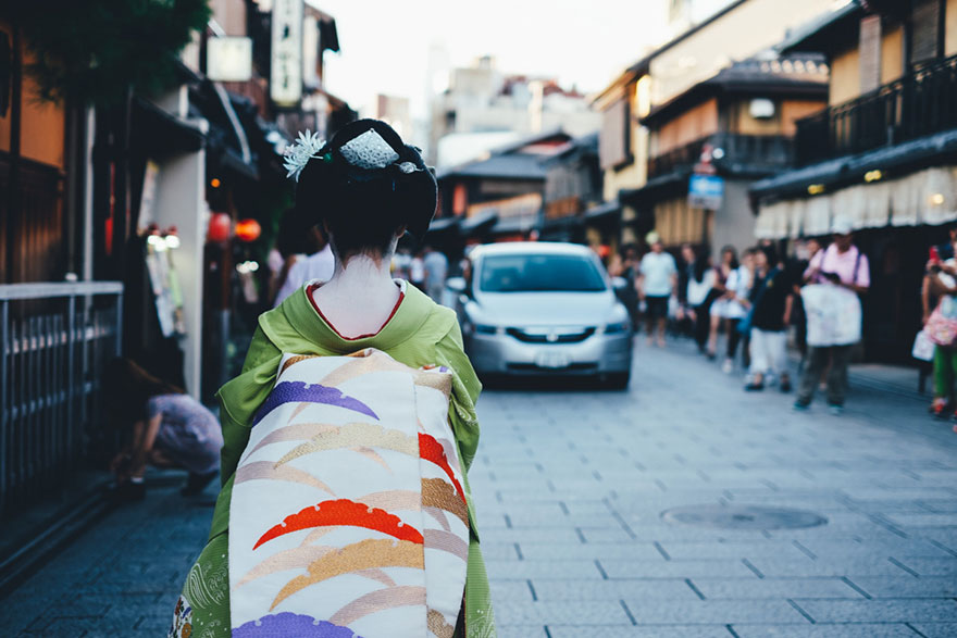 Японский колорит в уличных фотографиях Такаши Ясуи-12