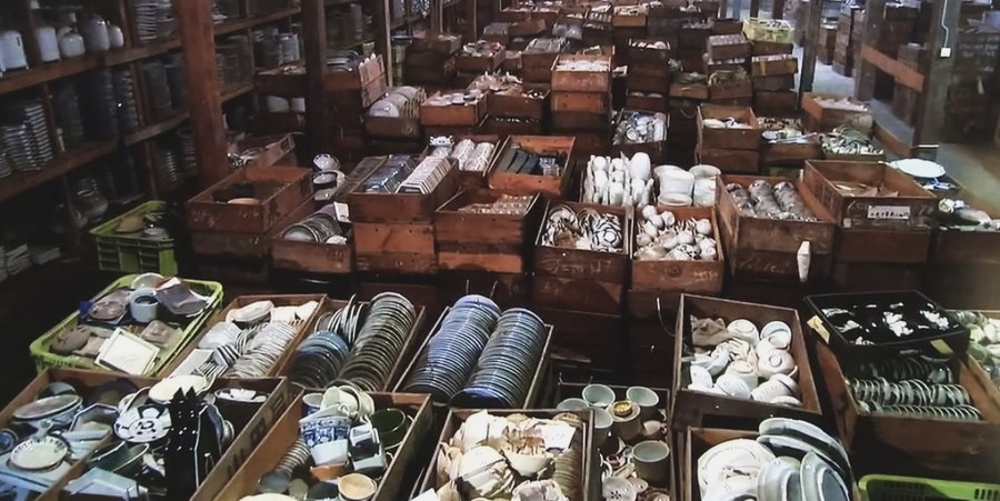 150-летний склад фарфора в Японии устраивает ежедневную «охоту за сокровищами»-1