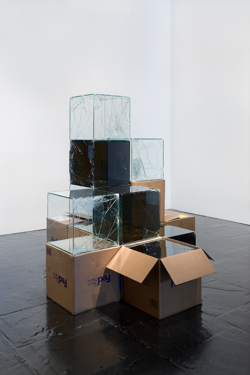 Битое стекло Уалида Бешти – современное искусство из коробок FedEx 8