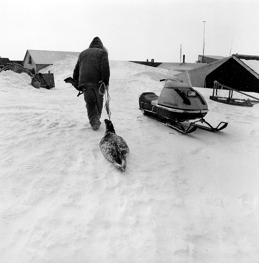 Жизнь в эскимосских деревнях Аляски. Фотограф Алекс Харрис  20
