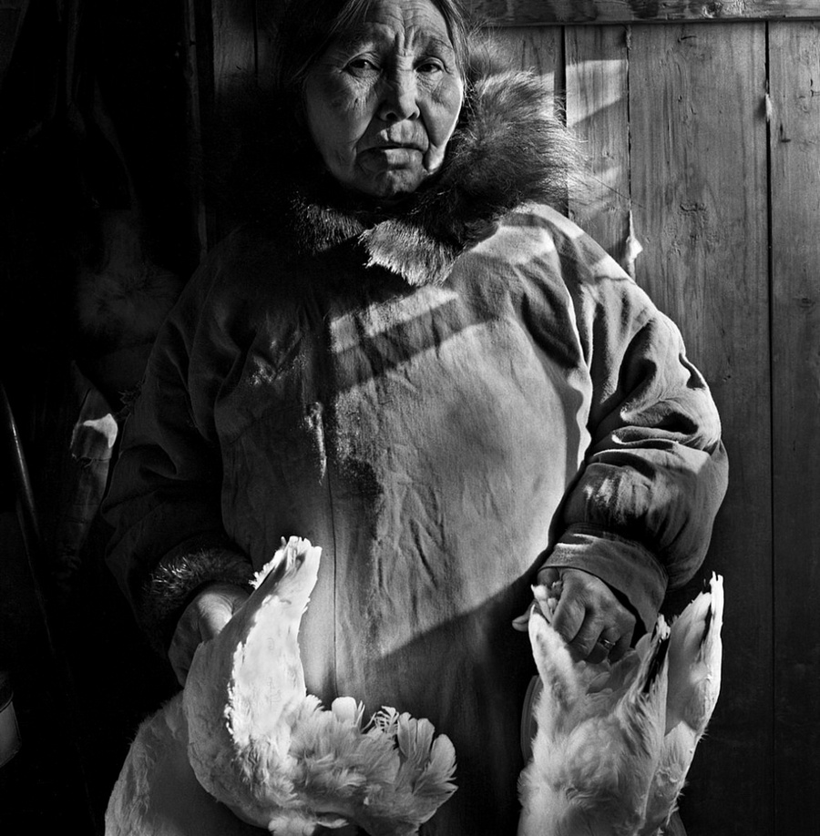 Жизнь в эскимосских деревнях Аляски. Фотограф Алекс Харрис  7