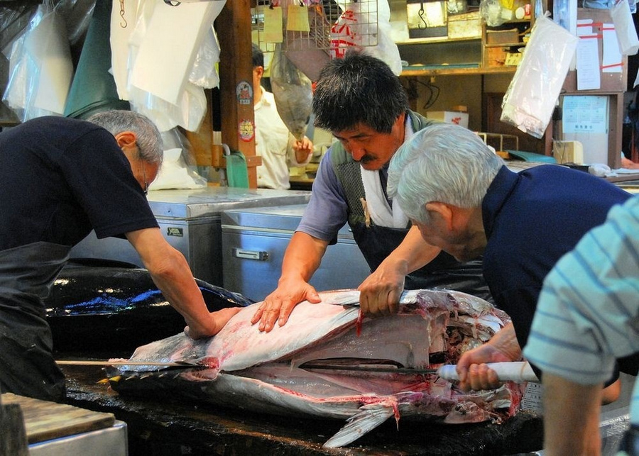 Рыбный рынок Цукидзи в Токио  45