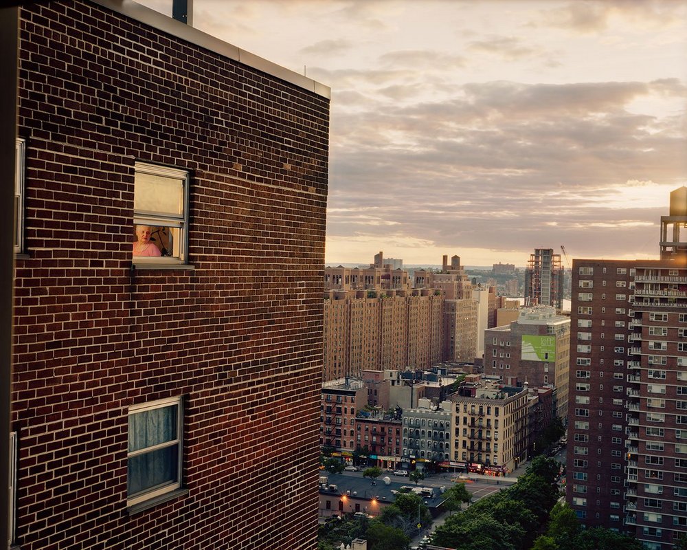 «Из моего окна»: фотограф Гейл Алберт-Халабан заглянула в окна жителей Нью-Йорка 13