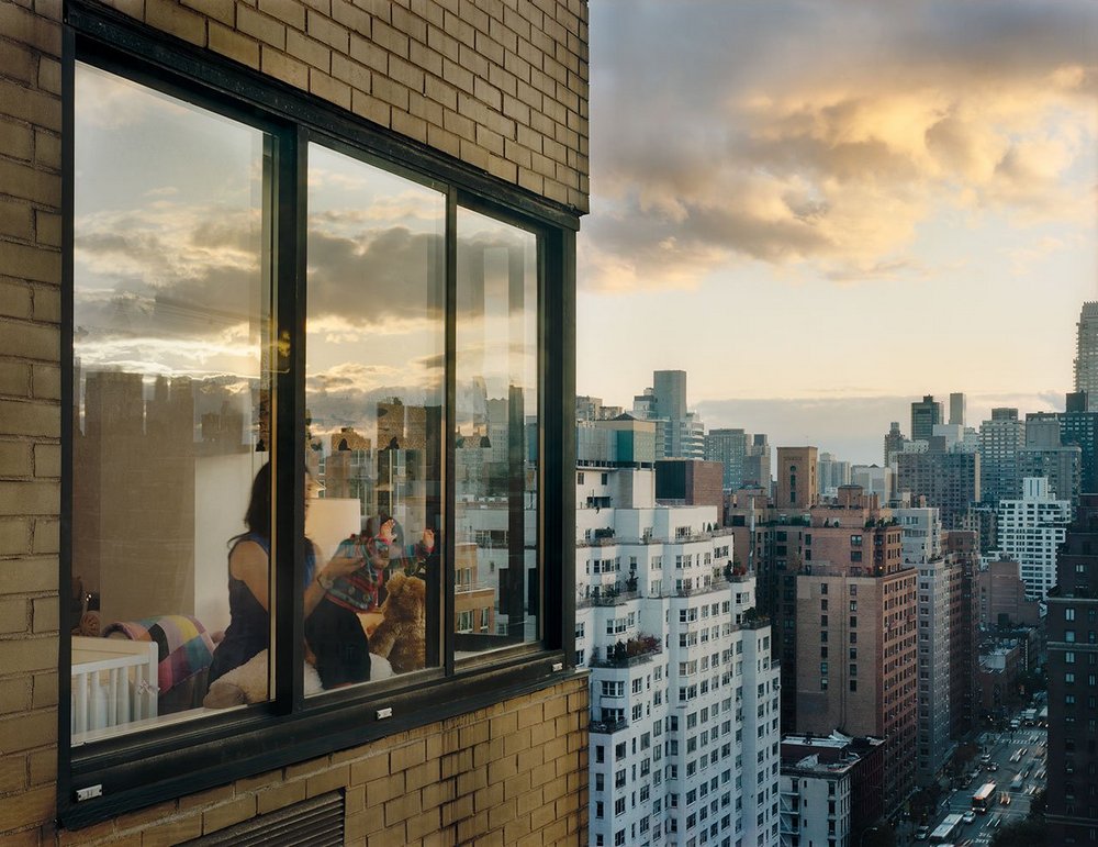 «Из моего окна»: фотограф Гейл Алберт-Халабан заглянула в окна жителей Нью-Йорка 16