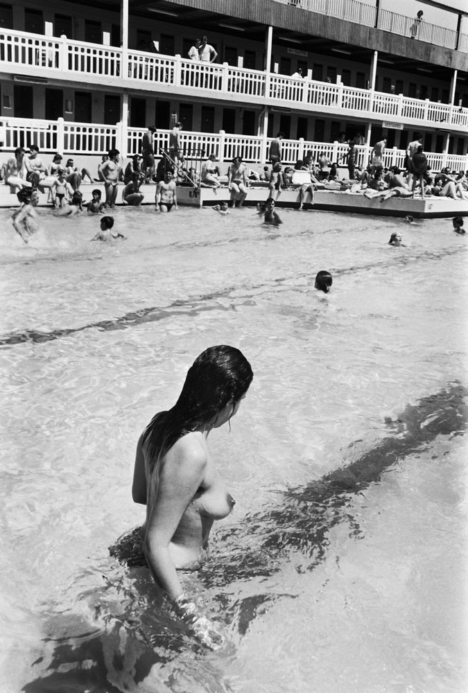 Парижское лето у бассейна. Горячие тела и интересные ракурсы в фотографиях Жиля Ригуле (1985) 21