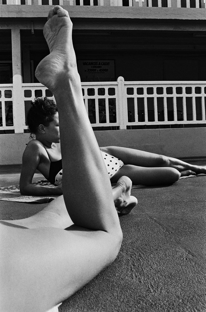 Парижское лето у бассейна. Горячие тела и интересные ракурсы в фотографиях Жиля Ригуле (1985) 22