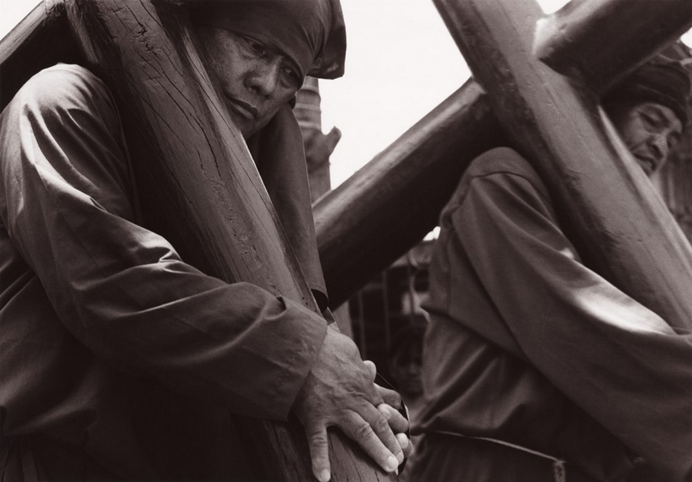 «Экзальтация»: снимки верующих людей, которые сильно увлеклись. Фотограф Дезире Долрон  12